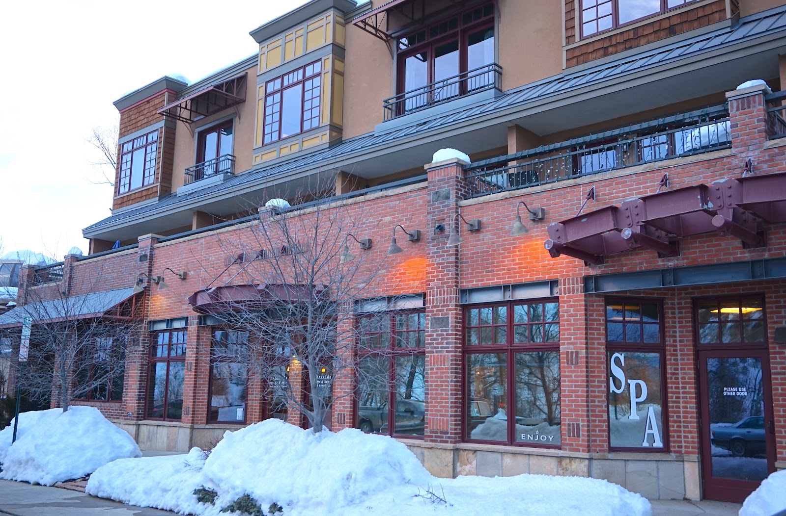 Waterside Day Spa & Salon nail photo 1